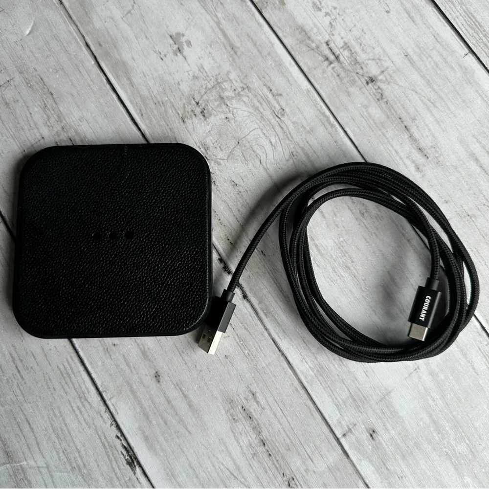 PREOWNED COURANT WIRELESS CHARGER FOR IPHONE BLACK WITH POWER CORD 